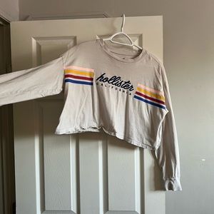 Cute cropped oversized Hollister shirt